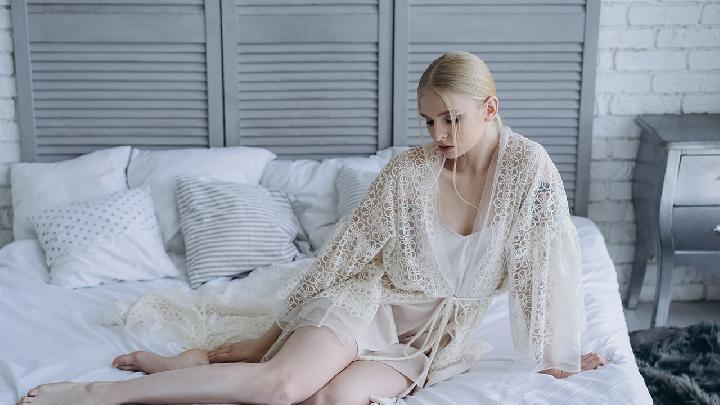 男人的精神出軌會(huì)有哪些表現(xiàn)-易網(wǎng)<a href=http://m.henggaotouzi.com/ target=_blank class=infotextkey>健康養(yǎng)生</a>網(wǎng) 男人的精神出軌會(huì)有哪些表現(xiàn)