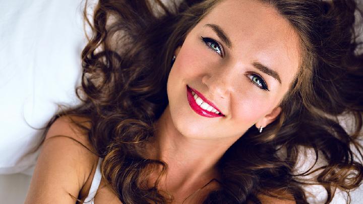 滿足女人應(yīng)該怎么做 5個(gè)性愛原則能讓她十分滿意-易網(wǎng)<a href=http://m.henggaotouzi.com/ target=_blank class=infotextkey>健康養(yǎng)生</a>網(wǎng) 滿足女人應(yīng)該怎么做 5個(gè)性愛原則能讓她十分滿意