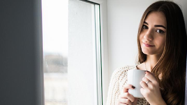 遠(yuǎn)距離戀愛(ài)性欲無(wú)處發(fā)洩？視訊電愛(ài)解除難耐欲火