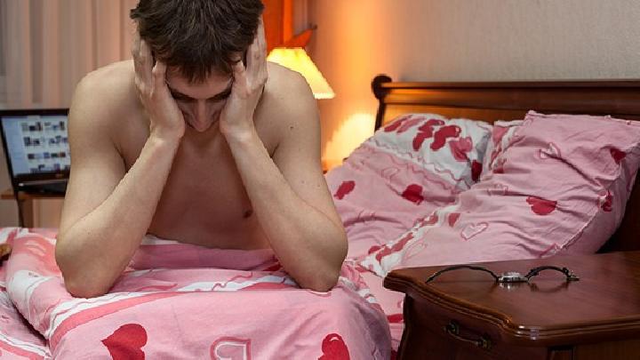 遺精對男性的健康有哪些危害 男性如何治療遺精才有效