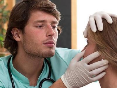 女性月經(jīng)推遲一個(gè)月的原因由哪些 三種特殊情況也會(huì)導(dǎo)致月經(jīng)延遲