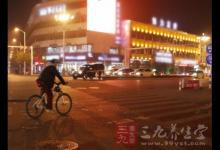 晚上如何運動 夜跑雖好也要注意養生