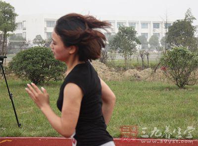 健身的好處 這些運動在家也可以做