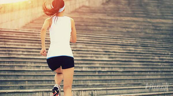 今晚這樣燃脂：9個動作點燃腹肌！灼燒發熱！