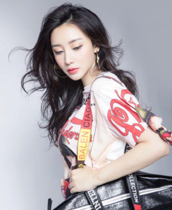 女生的標準體重表，106斤女神柳巖S身材迷倒大片宅男