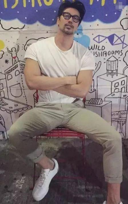 50歲中年大叔活成了20歲小鮮肉，歲月這把“殺豬刀”是把假的吧？