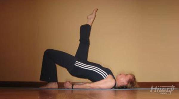 每天一式學瑜伽：橋式！改善月經不適