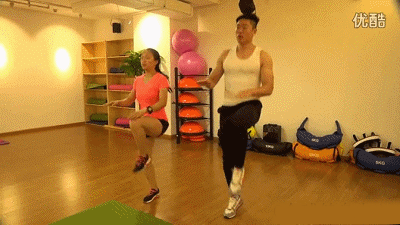 連26歲的帥哥被她折服，這位42歲的老阿姨到底有什么魅力