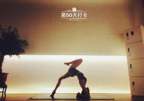 王子文身體超柔軟，不愧是瑜伽大師，最后一張常人都不做到