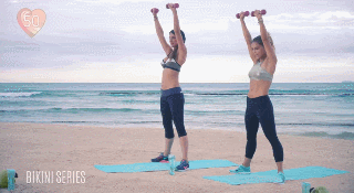 沙灘燃脂訓練，兩個小天使帶你打造魔鬼身材