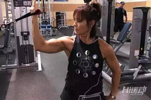 堅持健身33年每天就吃這個，這樣的身材普通女人真沒有