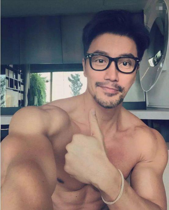 50歲中年大叔活成了20歲小鮮肉，歲月這把“殺豬刀”是把假的吧？