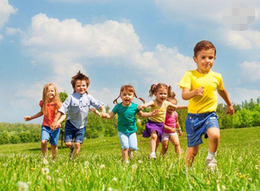 賈靜雯女兒咘咘變身健身小能手，小孩運動該注意哪4點？