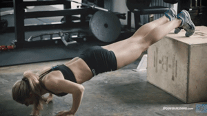 因過于干瘦被吐槽像骷髏家，健身3年后擁有一雙粗腿被稱女神