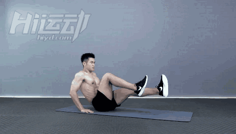 不僅有亞洲嬌小臉蛋還有歐美豐腴身材，堅持健身從胖妞變女神