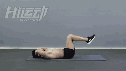 不僅有亞洲嬌小臉蛋還有歐美豐腴身材，堅持健身從胖妞變女神