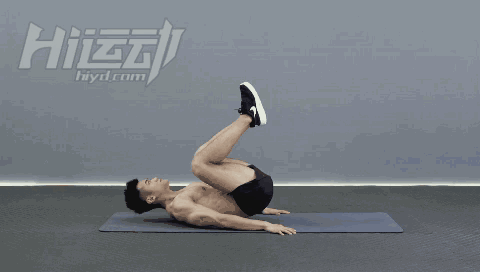 不僅有亞洲嬌小臉蛋還有歐美豐腴身材，堅持健身從胖妞變女神