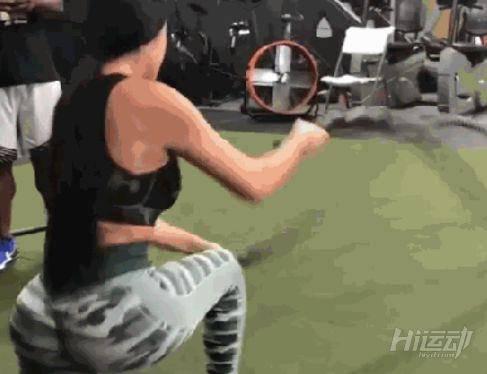 21歲女孩健身3年時間，擁有性感身材卻遭質疑是整形