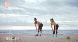 沙灘燃脂訓練，兩個小天使帶你打造魔鬼身材
