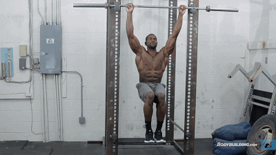 15歲健身至今的肌肉巨人，2米身高把肌肉男襯托格外嬌小