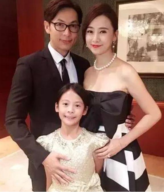 50歲翁虹身材仍然凹凸有致，網友稱多虧了她的老公