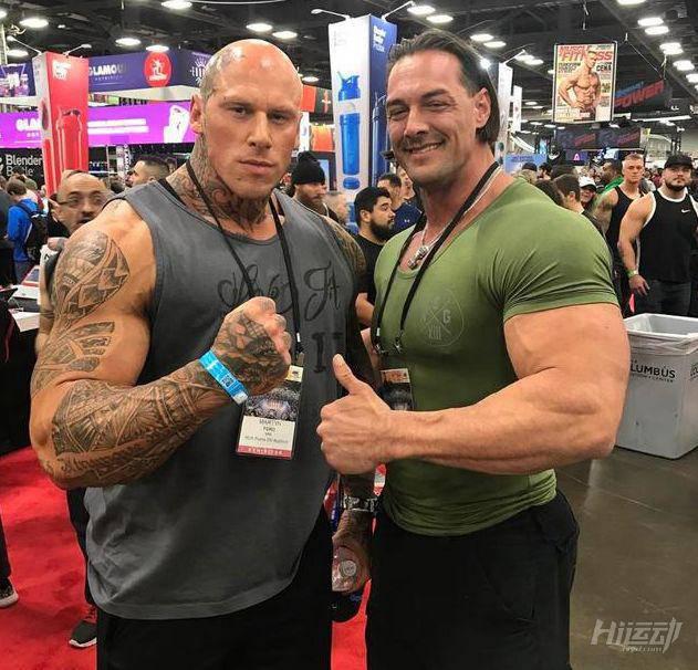 15歲健身至今的肌肉巨人，2米身高把肌肉男襯托格外嬌小