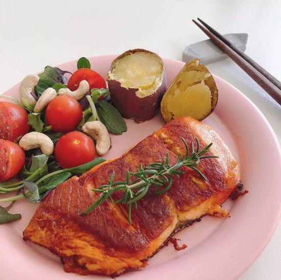 連26歲的帥哥被她折服，這位42歲的老阿姨到底有什么魅力