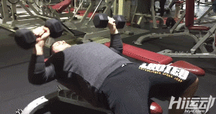 新的一年，祝你跟這個(gè)小伙一樣：減肥上癮