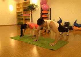 9個(gè)動(dòng)作10分鐘暴汗燃脂！沒強(qiáng)度的減肥都是瞎扯淡