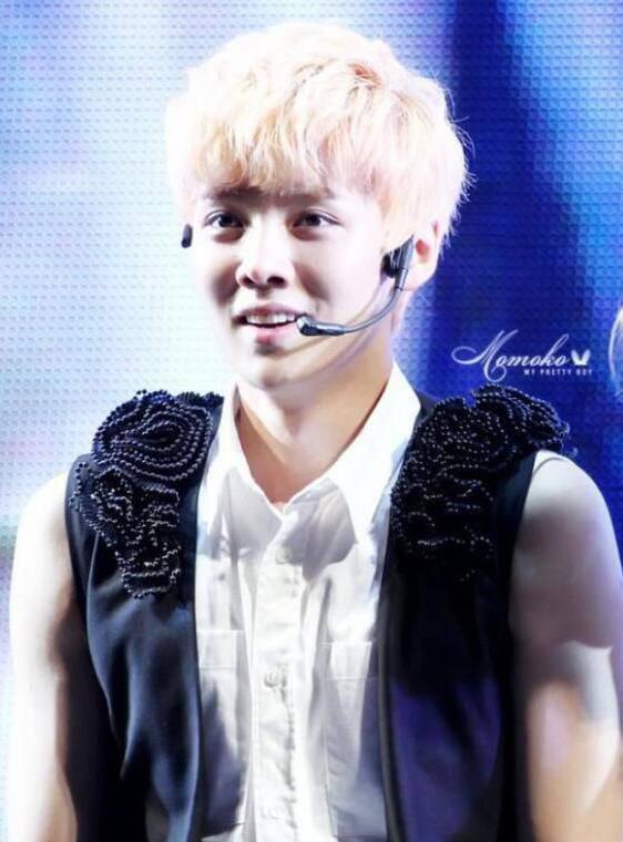 鹿晗出道這四年的肌肉成長史