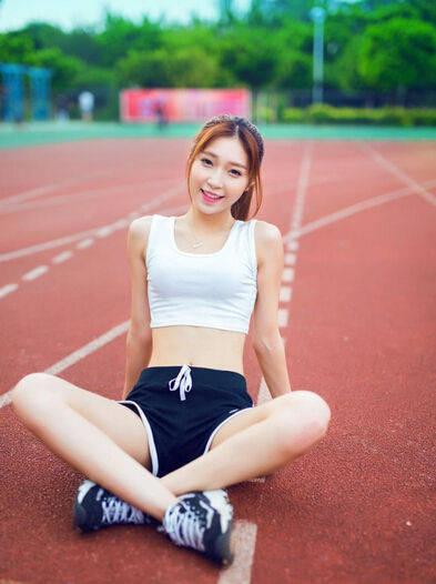 學生妹跑步寫真 清純裝扮活力滿滿