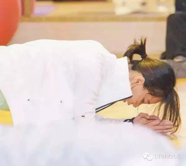 王珞丹曬性感腹肌照 最美馬甲線