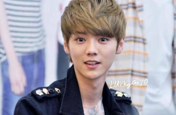 鹿晗出道這四年的肌肉成長史