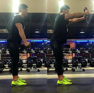 用最簡(jiǎn)單的道具練全身 杠鈴片做運(yùn)動(dòng)