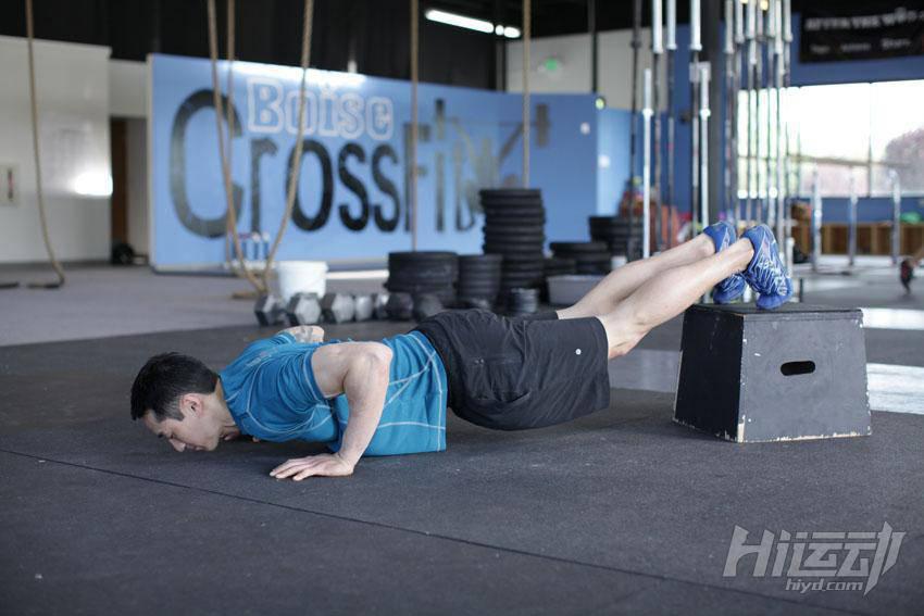 在家就能練出胸肌 3個俯臥撐就夠了