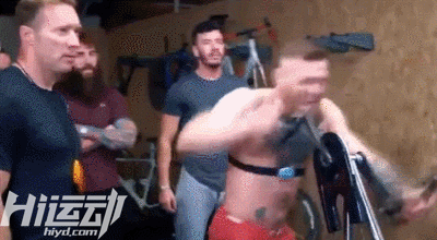 一個(gè)修理工靠女友養(yǎng)活幾年：苦練拳擊，冠軍金腰帶拿到手軟