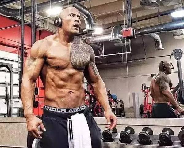 巨石強森的健身經驗分享 每天吃7頓