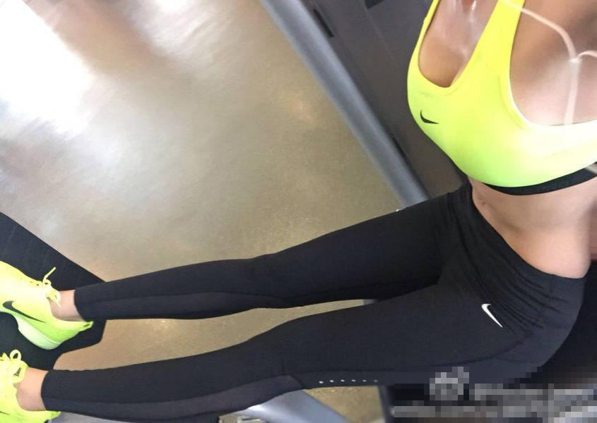 裴帥女友顏值逆天 性感翹臀狂吸睛