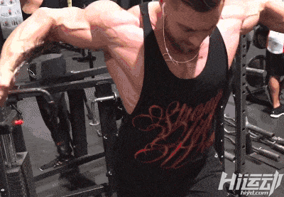 曾經是個菜鳥，直到他姐夫出現！小伙練成了少有的真空腹