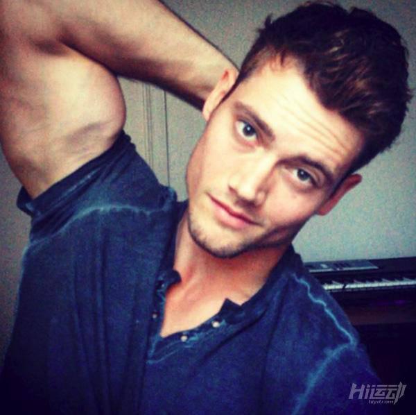 男人好身材對妹子的吸引力有多大？健身小哥街頭實驗