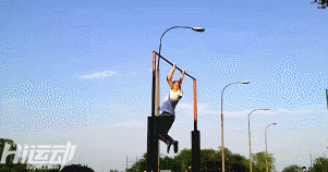 不用器械4年徒手健身！小伙從瘦“鵪鶉”到“肌霸”完美蛻變！