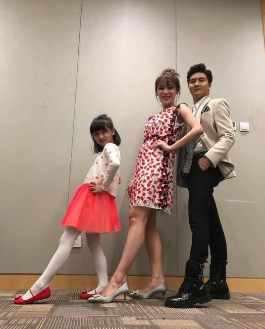 沒有A4腰 田亮一家就曬大長(zhǎng)腿