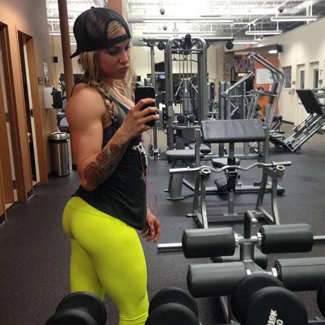 健身天后 身材秒殺都市白領男