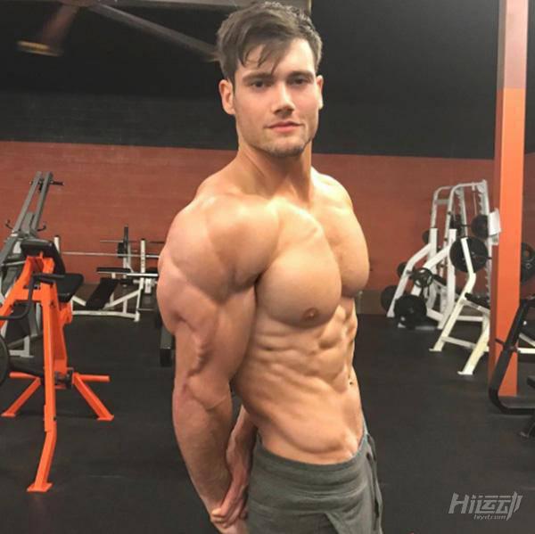 男人好身材對妹子的吸引力有多大？健身小哥街頭實驗