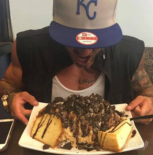 這位一秒大肚腩變腹肌的帥哥！一日五餐都吃些什么？