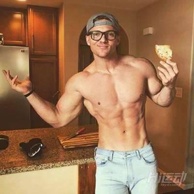 一天攝入10000千卡熱量會怎樣？健美運動員飲食極限挑戰