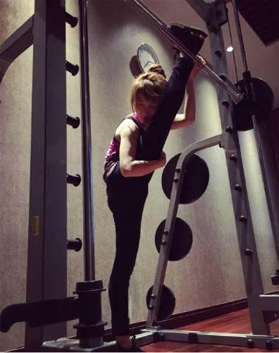 “海藻”李念曬健身照 自稱瘦55斤