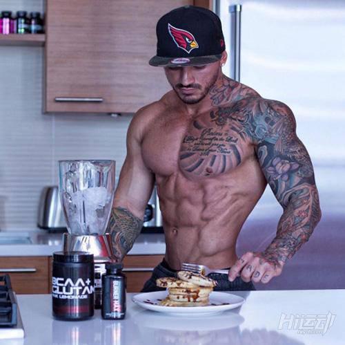 這位一秒大肚腩變腹肌的帥哥！一日五餐都吃些什么？