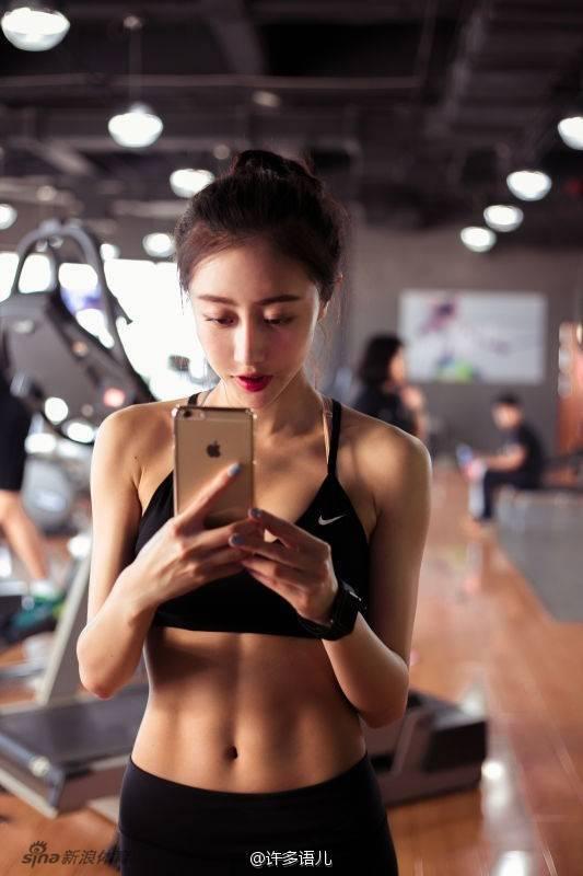 大連美女教師最新健身照 高顏值小蠻腰