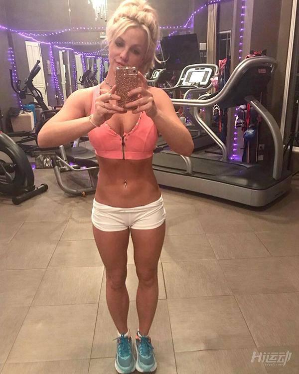 36歲小甜甜布蘭妮身材仍然火辣：倒立、后空翻統(tǒng)統(tǒng)不在話下